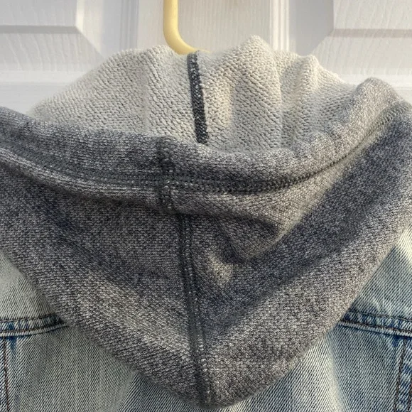 American Eagle Women's Hooded Sweater Denim Jean Jacket Medium - Picture 3 of 6